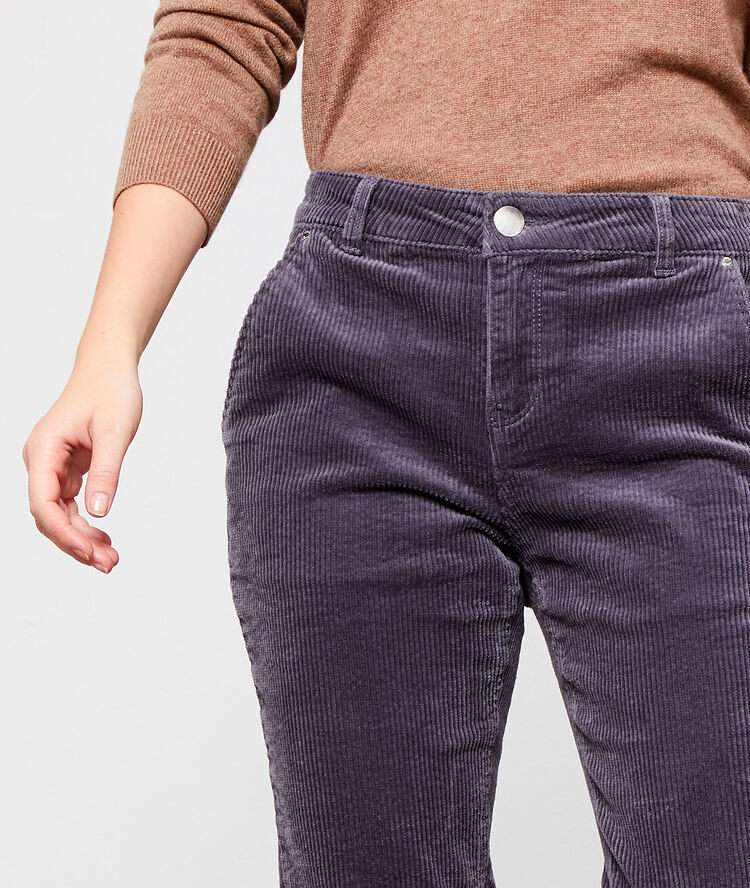 Pantalón de pana acanalado gris.