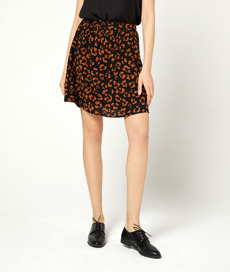 Falda con vuelo estampado floral negro.