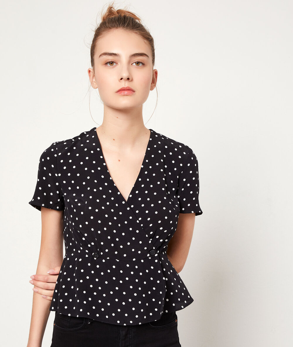 Blusa escote cruzado estampado lunares negro.
