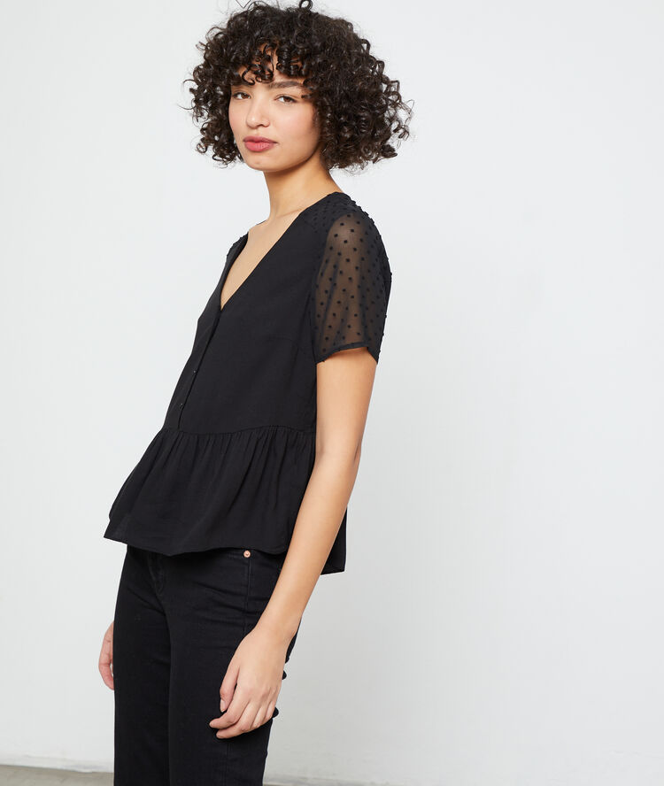 Blusa mangas de plumetis negro.