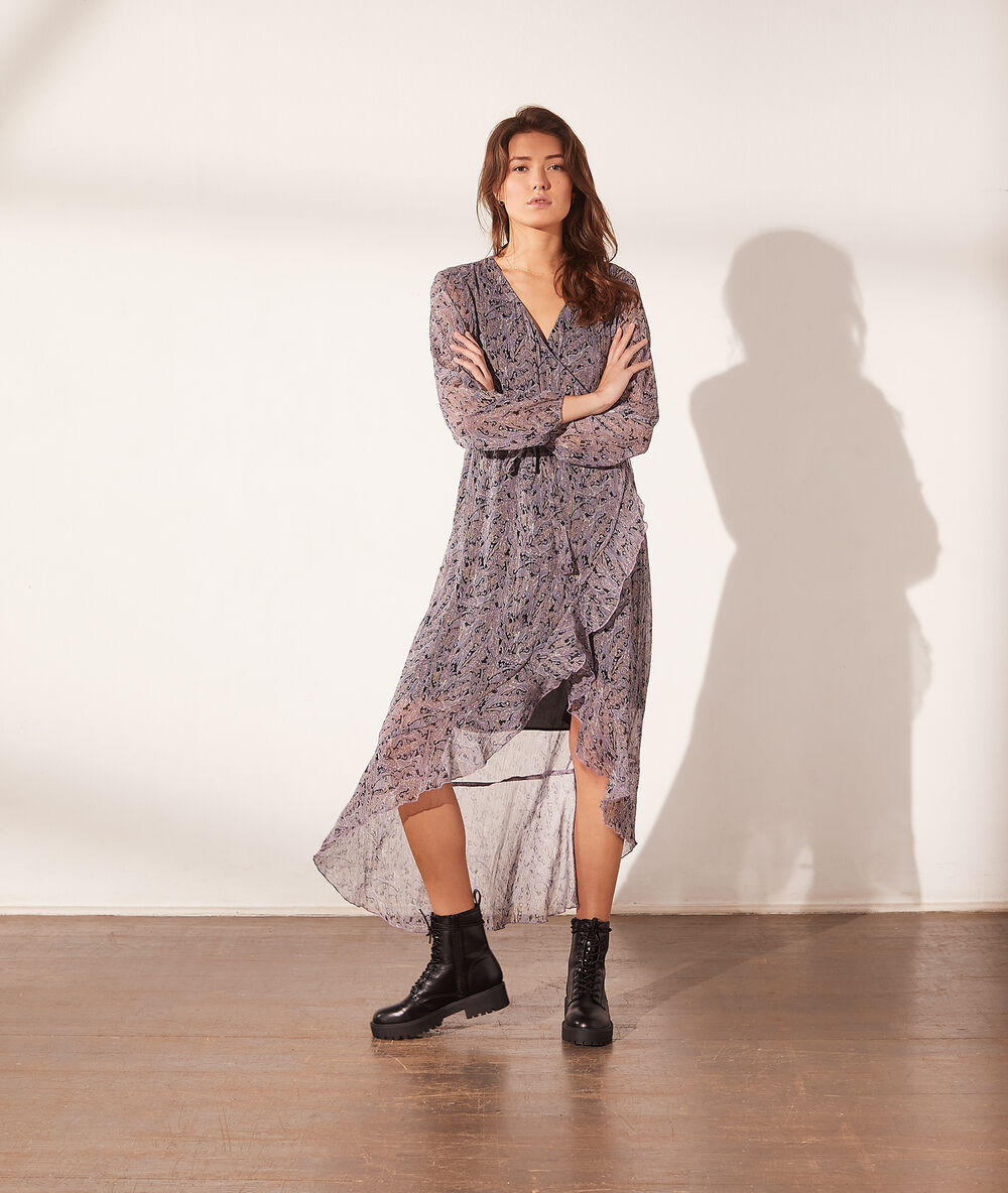 Vestido vaporoso estampado floral negro.