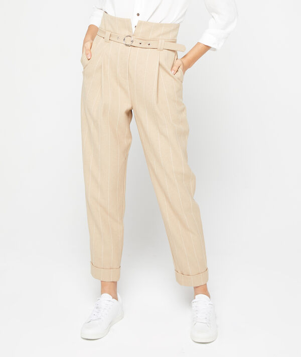 Pantalón alto con cinturón Pantalón alto con cinturón