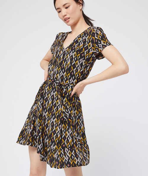 Vestido acampanado estampado gr&aacute;fico negro.