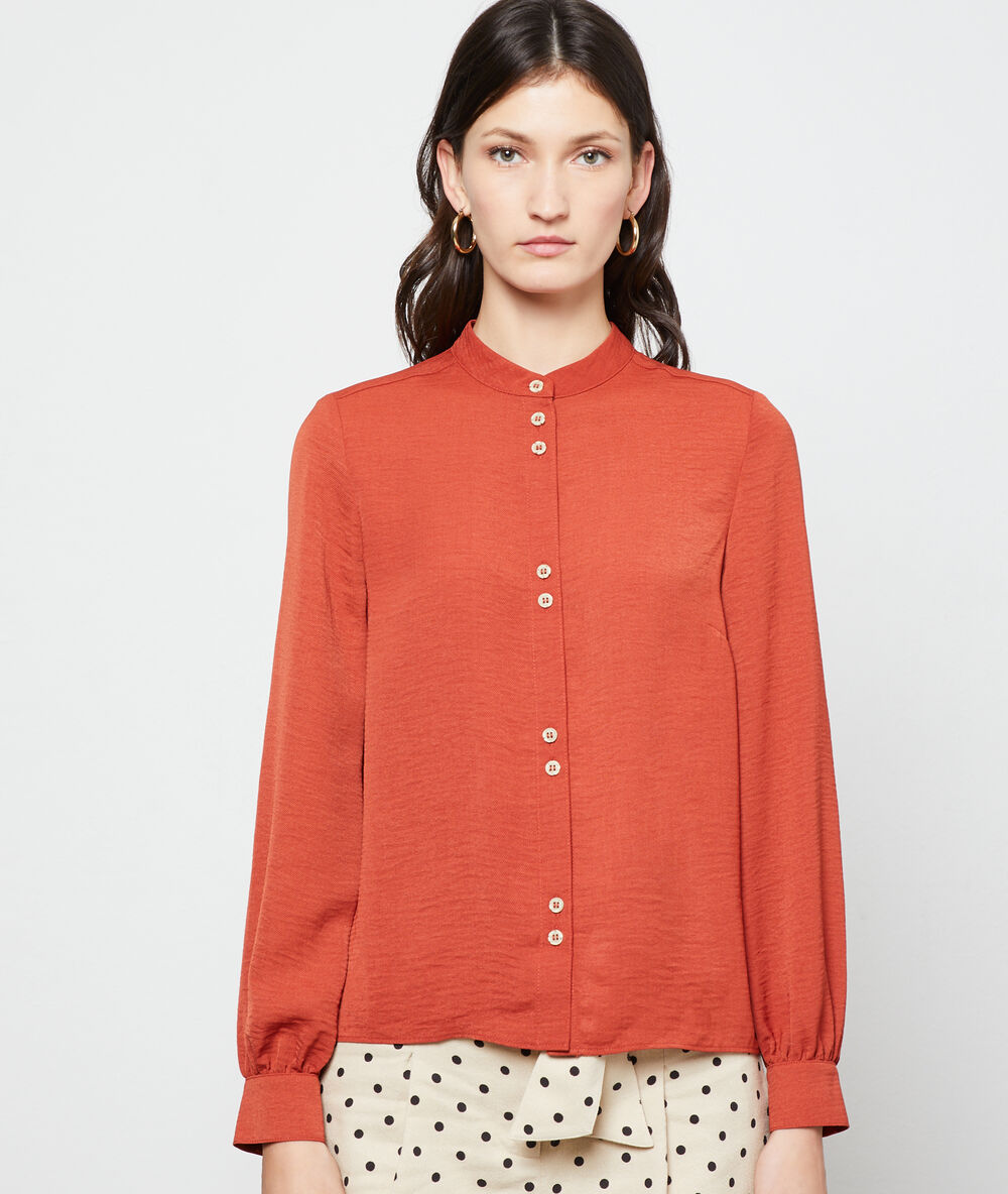 Camisa cuello redondo tomate.