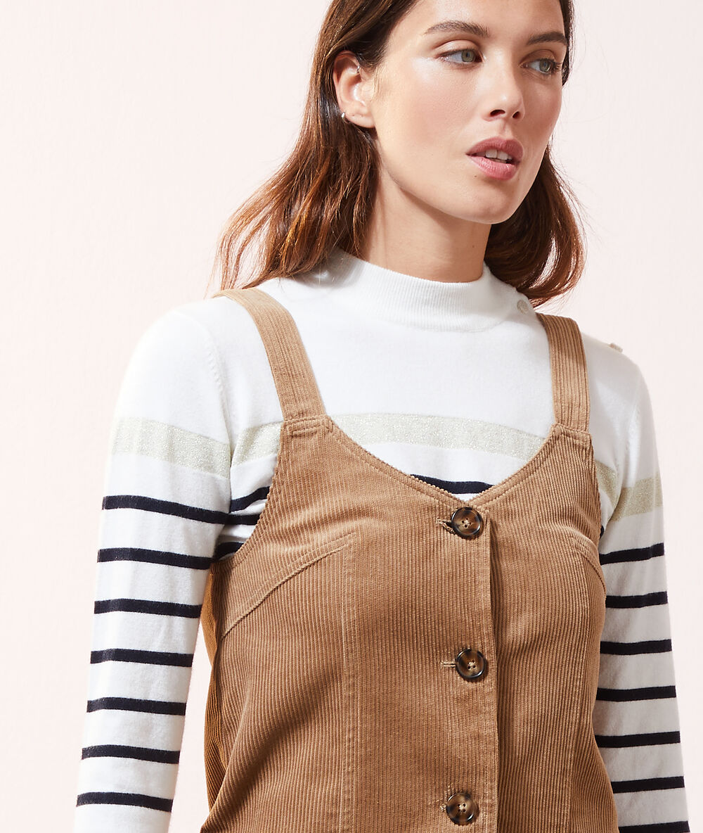 Robe salopette en velours camel.