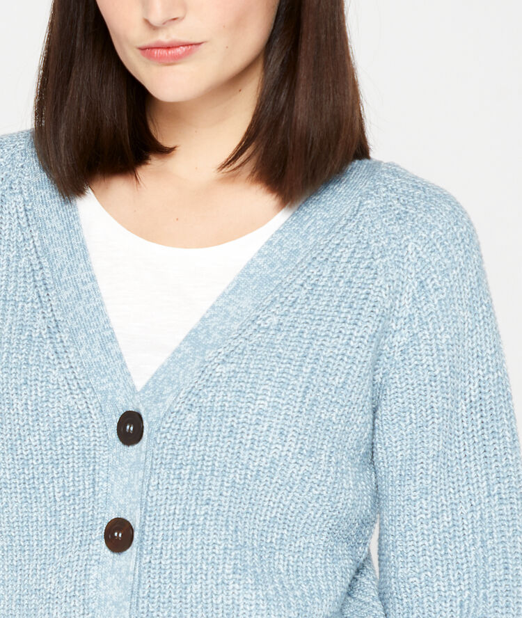 Chaqueta de punto grueso azul cielo.
