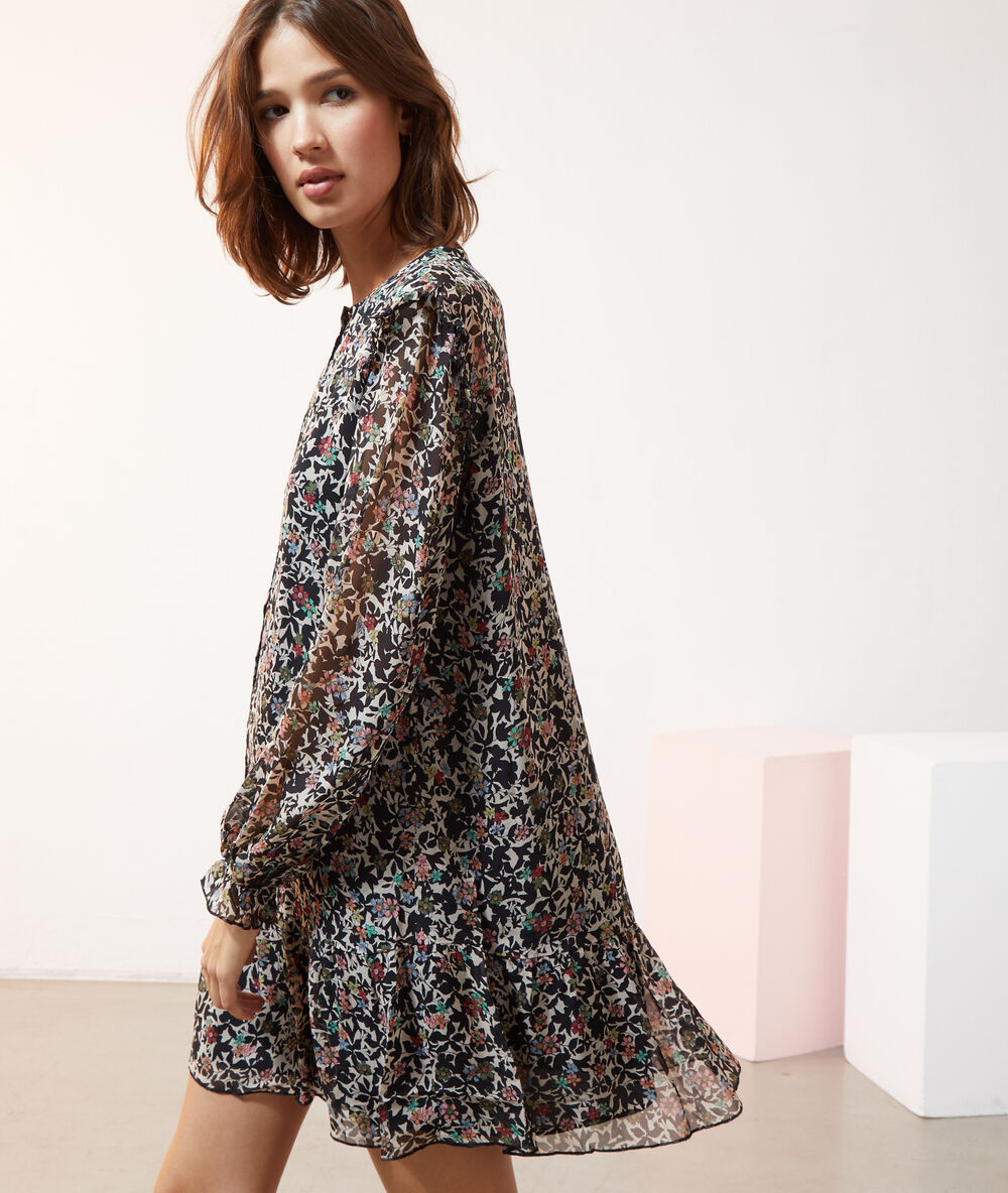 Vestido vaporoso estampado floral negro.