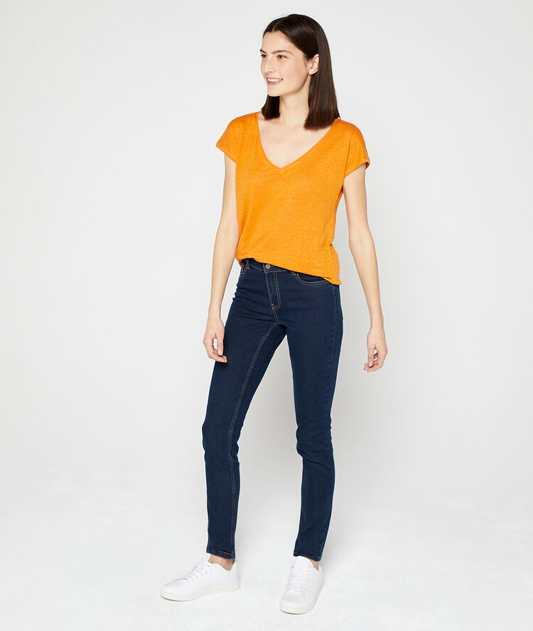 Camiseta cuello en v azafrán.