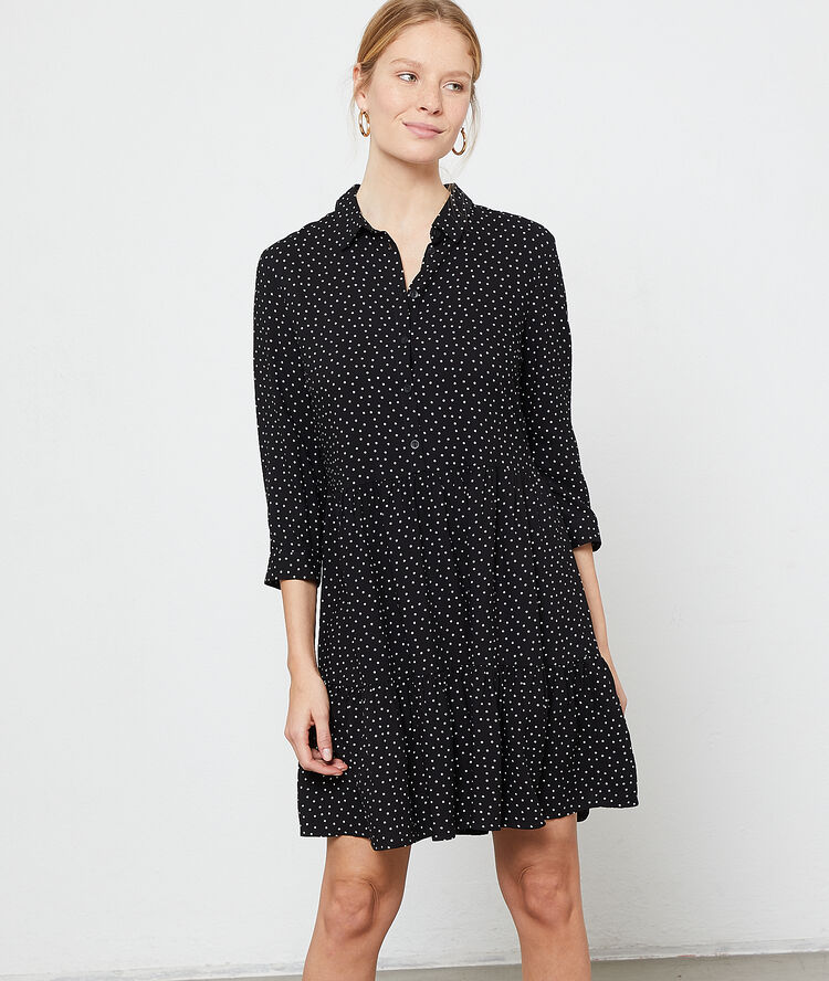 Vestido camisero de lunares negro.