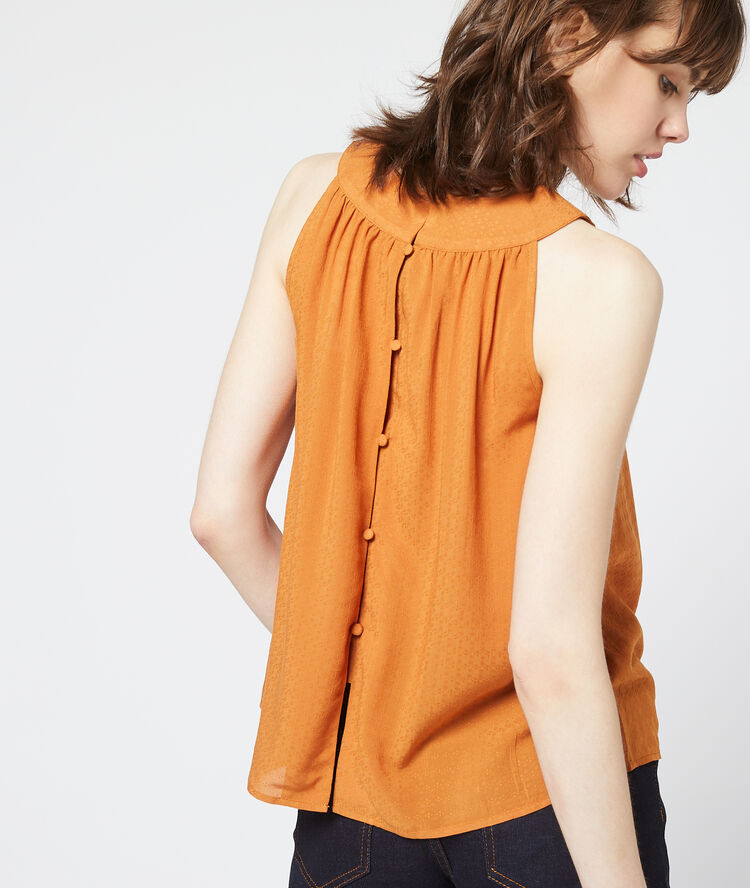 Camiseta abotonada por la espalda ocre.