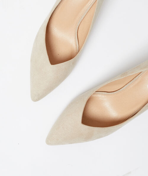 Zapato de tacón efecto ante crudo.