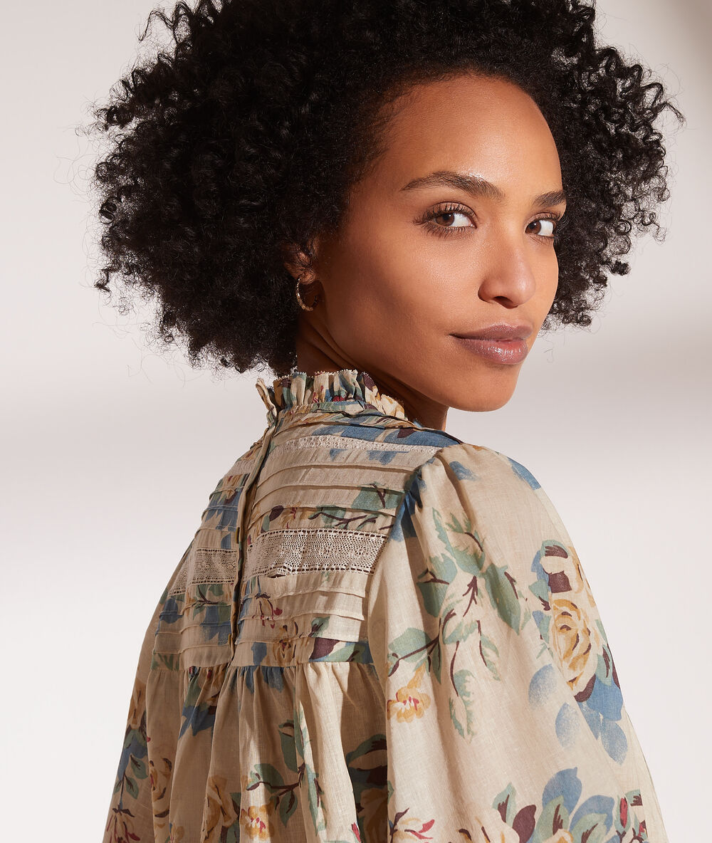 Blusa estampado floral crudo.