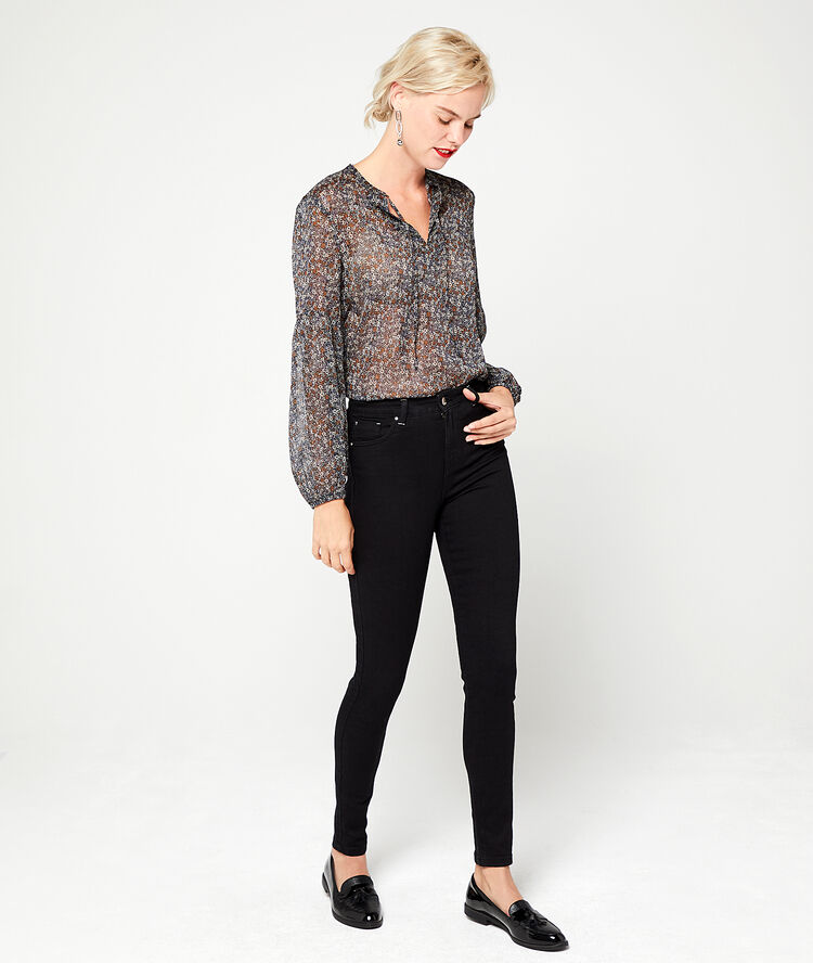 Blusa floral efecto transparente azul marino.