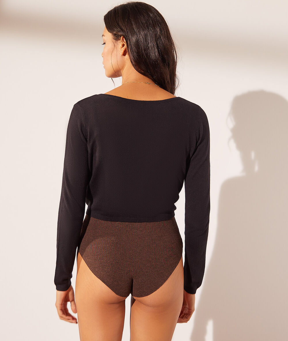 Chaqueta fina de punto negro.