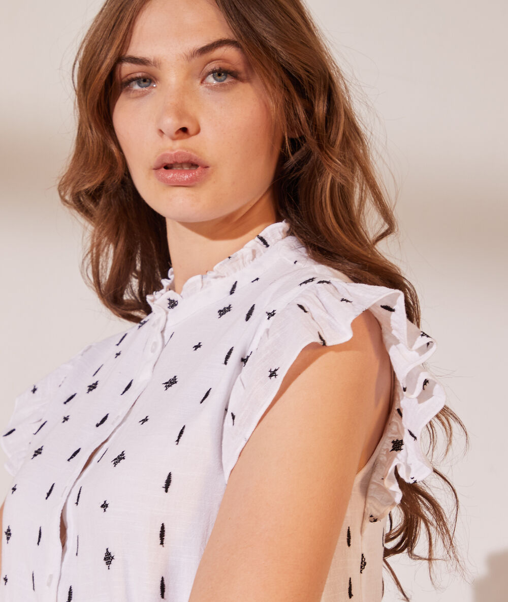 Vestido camisero estampado blanco.