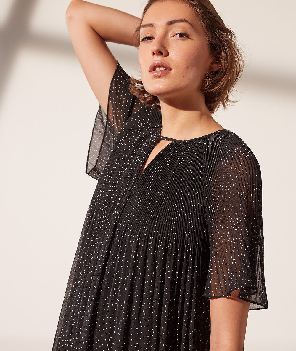 Vestido plisado estampado negro.