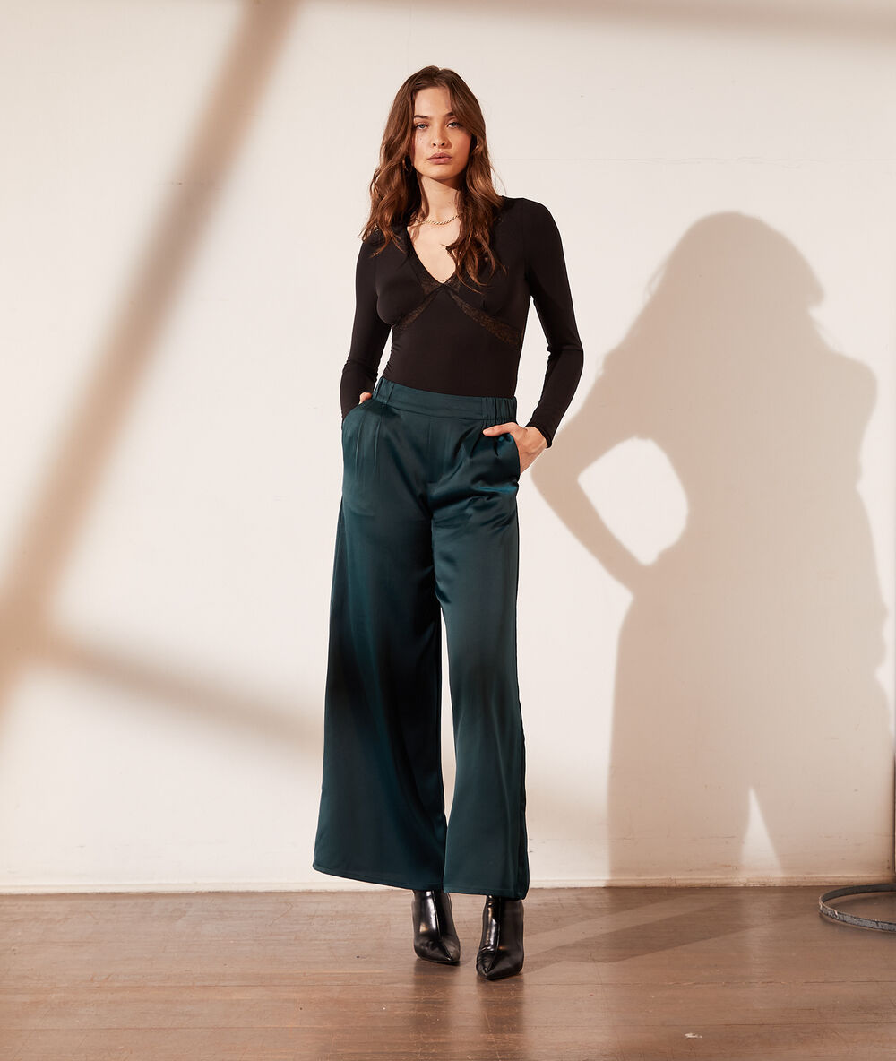 Body con motivos de encaje en la espalda negro.