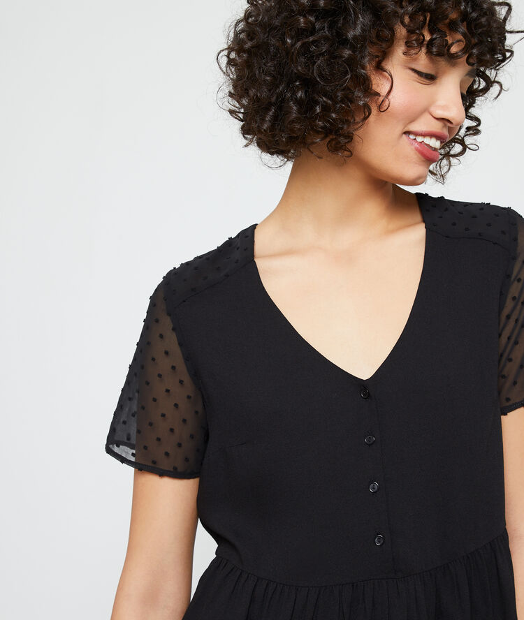 Blusa mangas de plumetis negro.