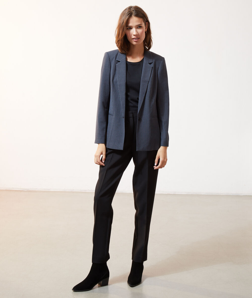 Veste de tailleur à carreaux noir.