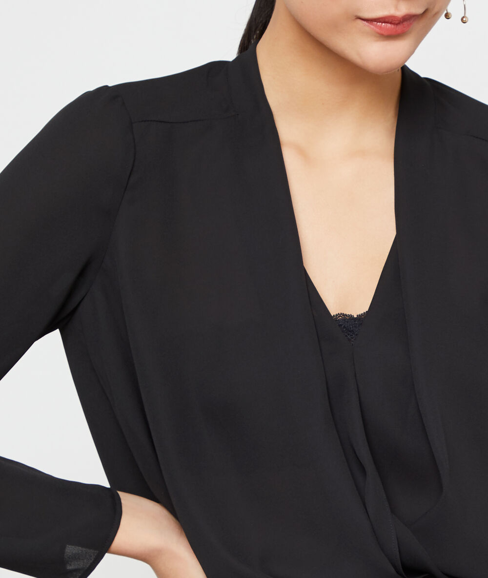 Blusa cruzada negro.