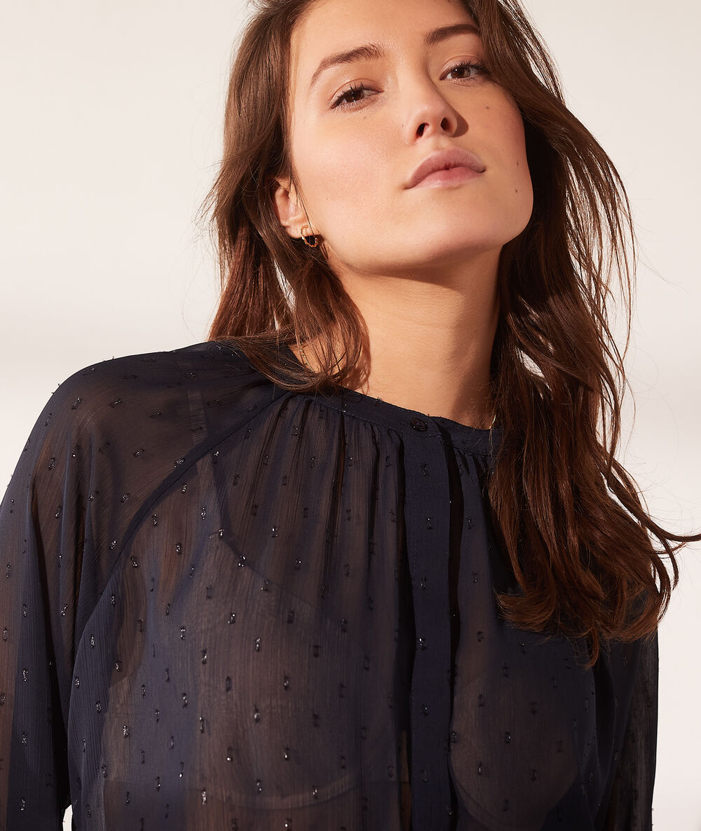 Blusa tul plumetis azul marino.
