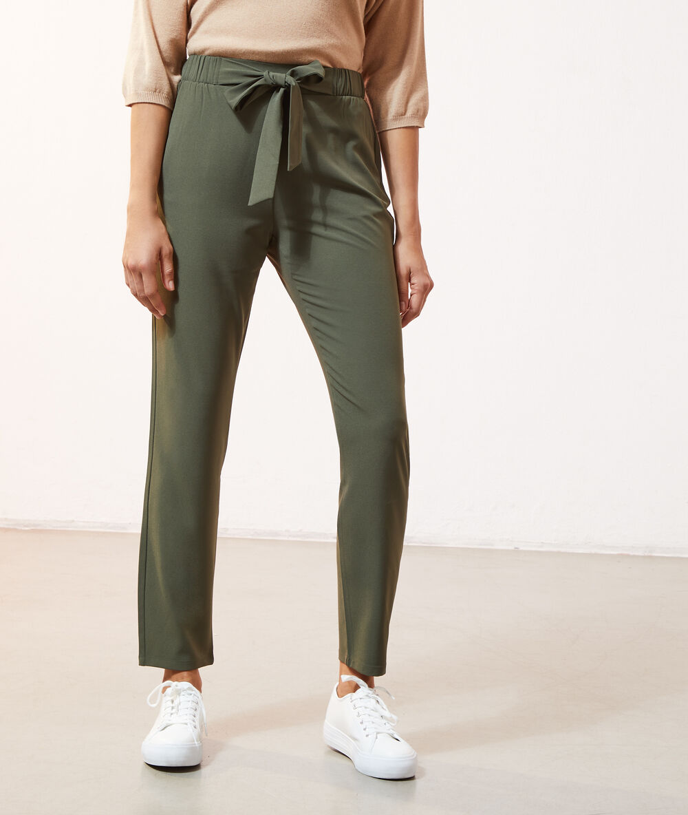 Pantalón de talle alto anudado caqui.