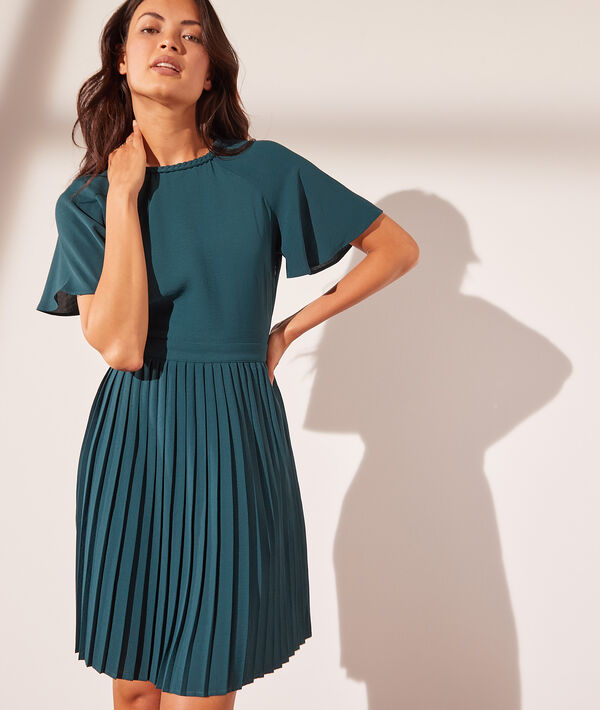 Vestido plisado con volantes Vestido plisado con volantes