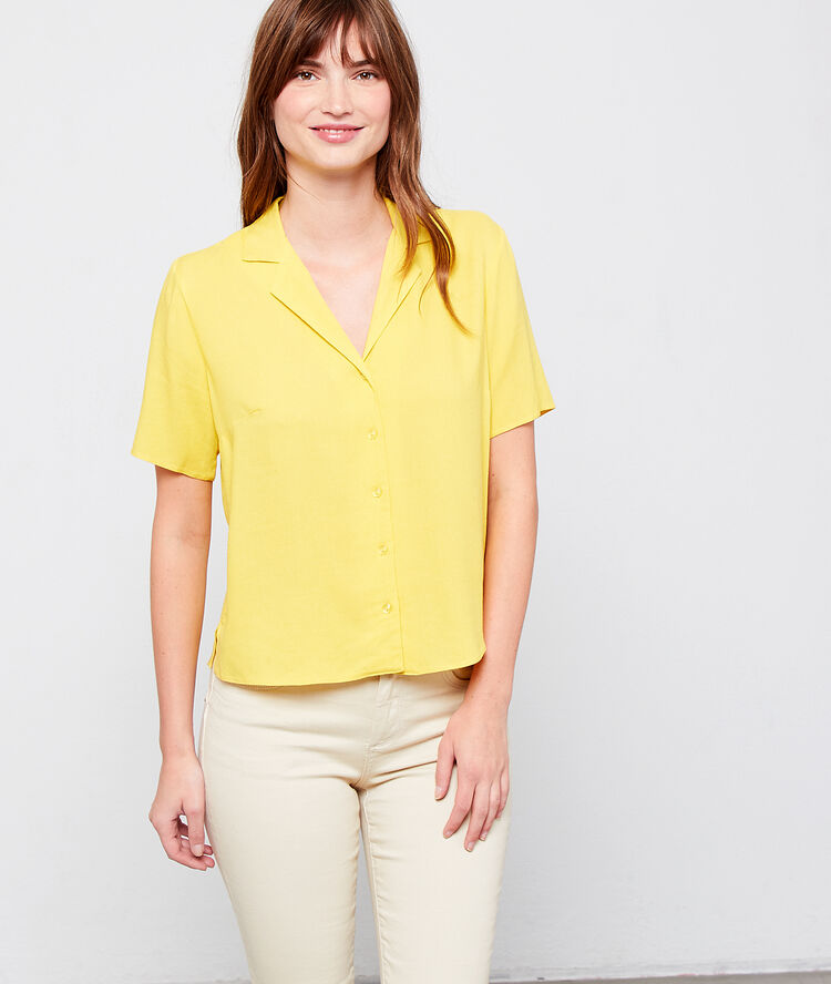 Camisa vaporosa amarillo.