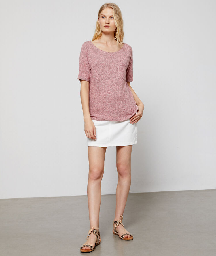 Camiseta jaspeada de cuello redondo rosa.