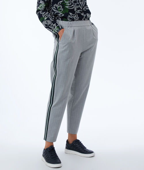 Pantalón corte masculino franjas laterales Pantalón corte masculino franjas laterales