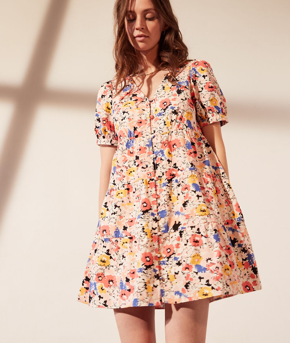 Vestido de corte evasé, estampado floral crudo.