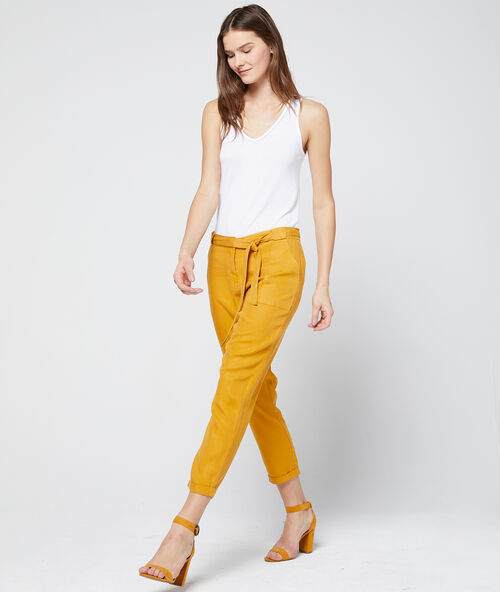 Pantalón alto con cinturón de tencel c.curry.