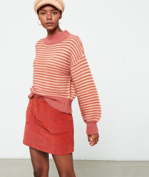 Falda trapecio efecto terciopelo rojo.