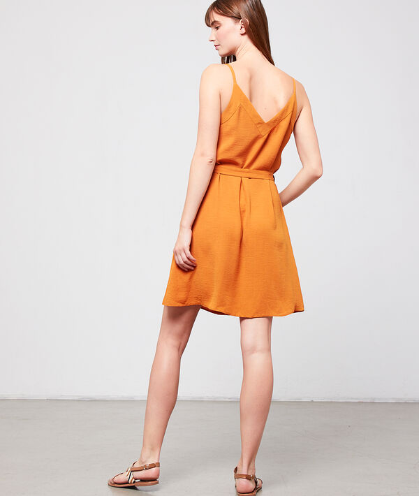Vestido vaporoso abotonado y con cinturón Vestido vaporoso abotonado y con cinturón