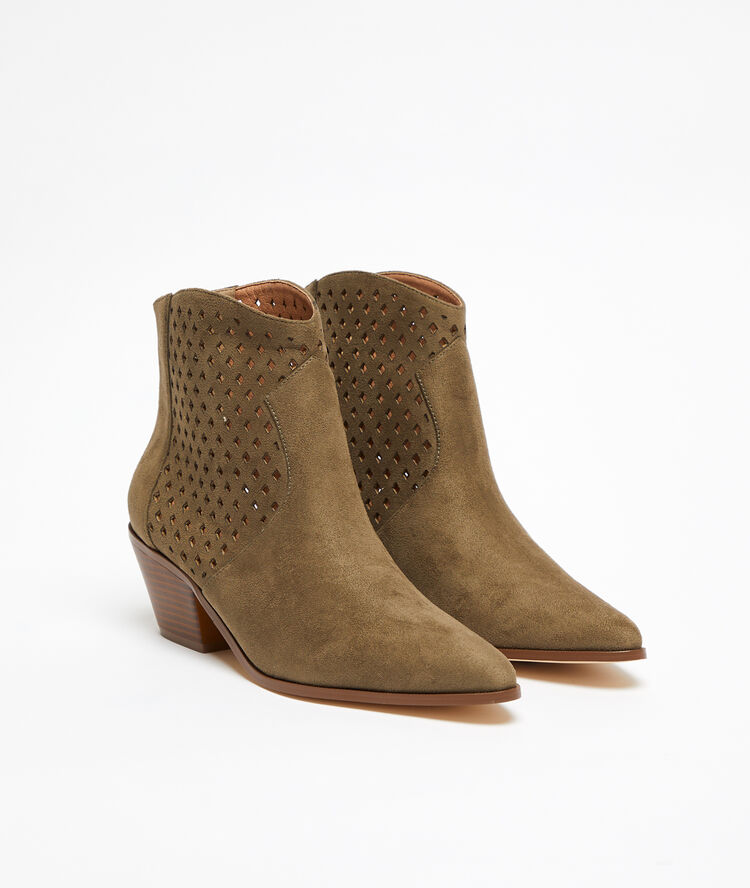 Botines calados efecto ante caqui.