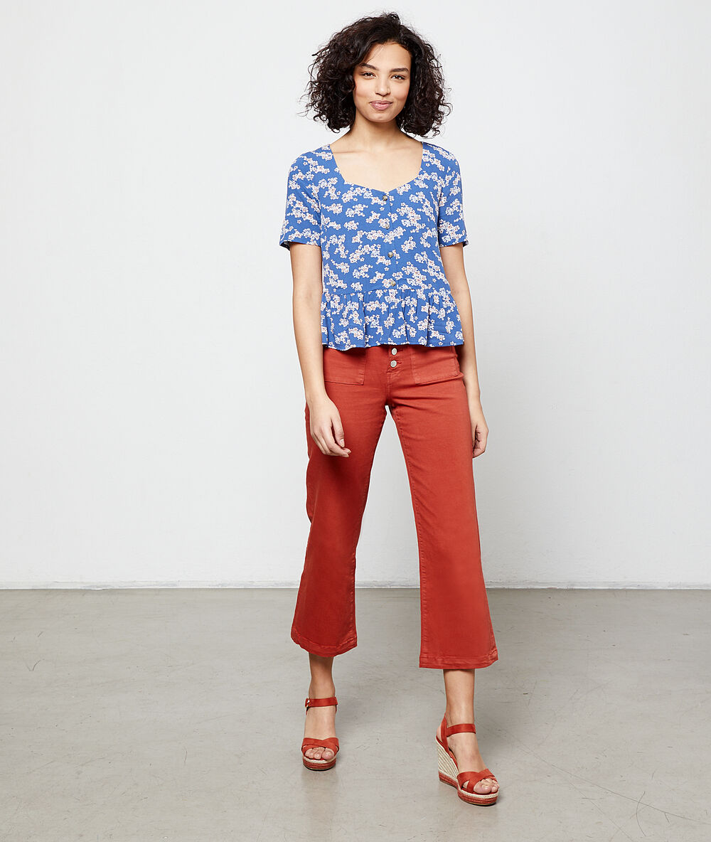 Blusa estampado floral azul.