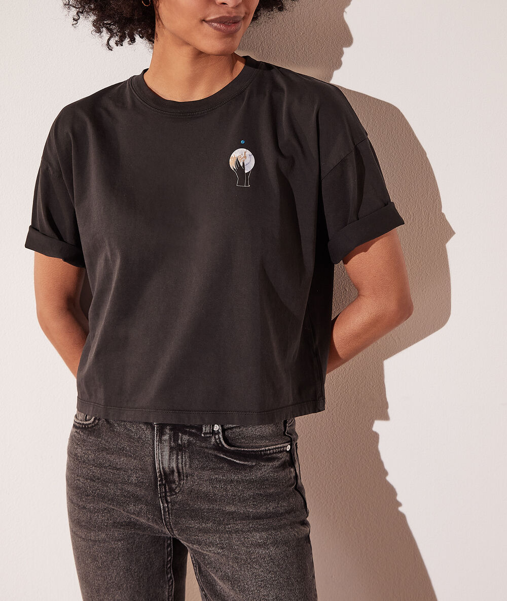 Camiseta estampado luna negro.