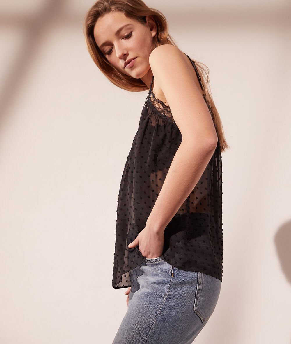 Top de tul plumetis negro.