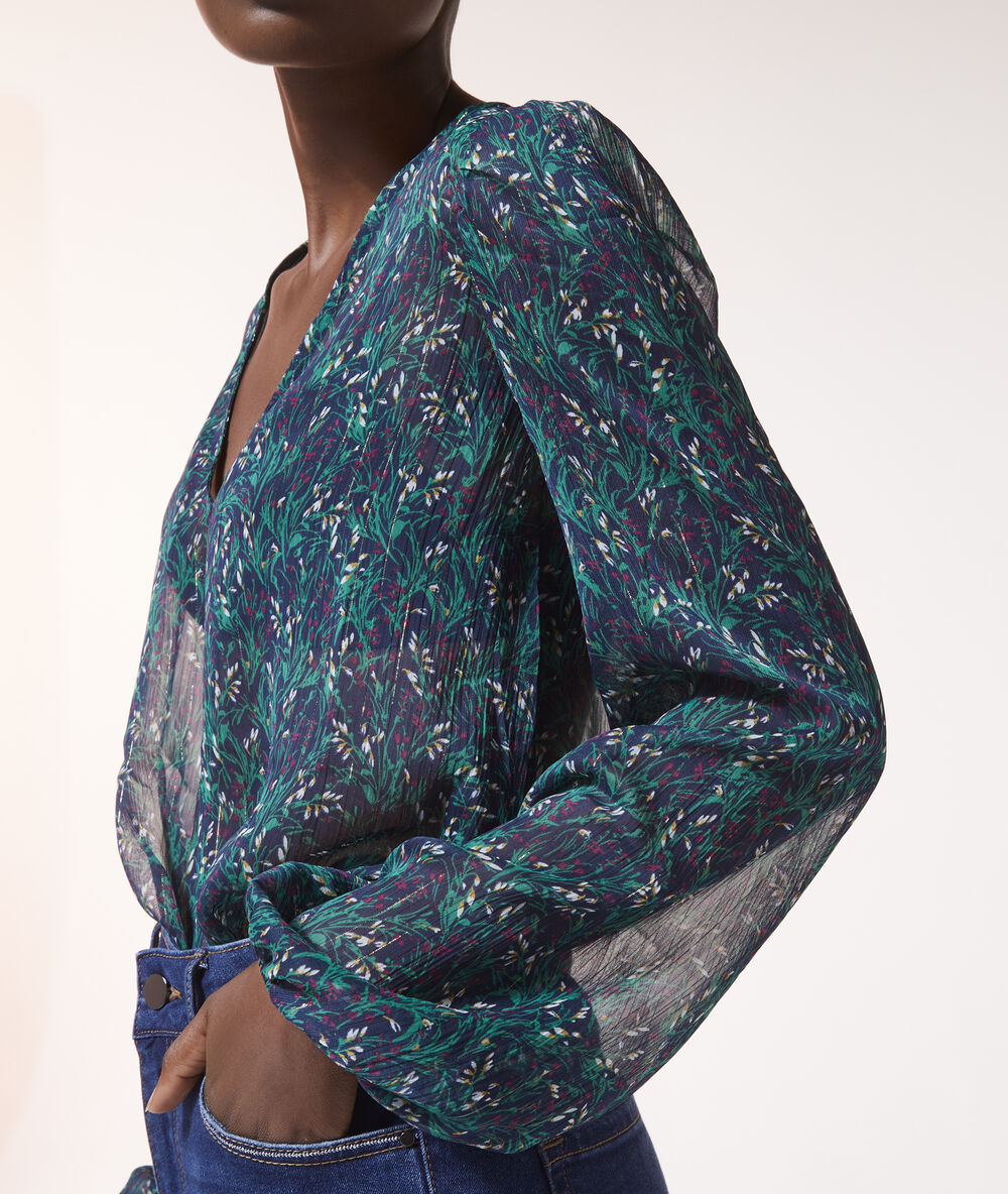 Blusa estampado floral verde.