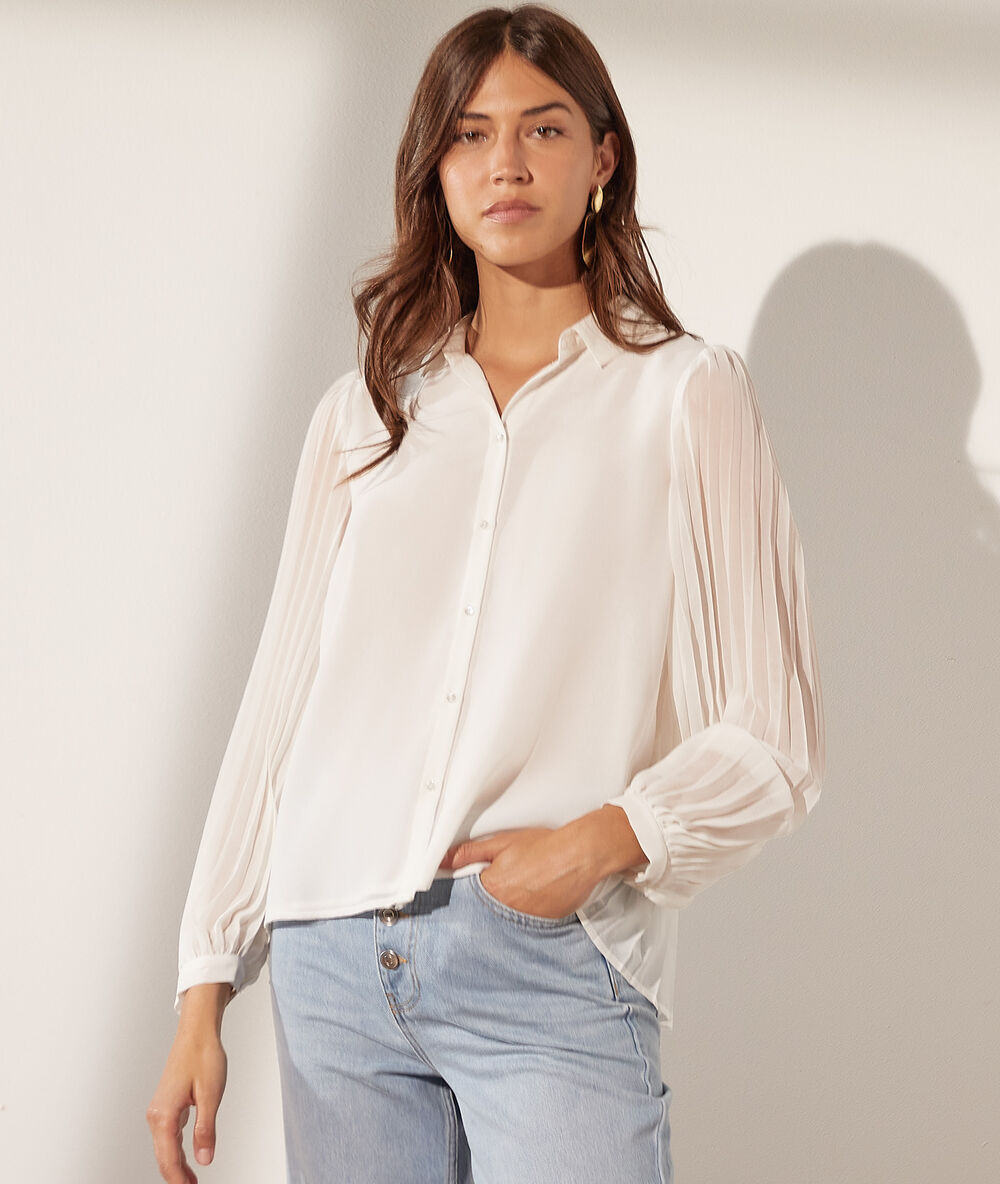 Blusa con detalles plisados crudo.