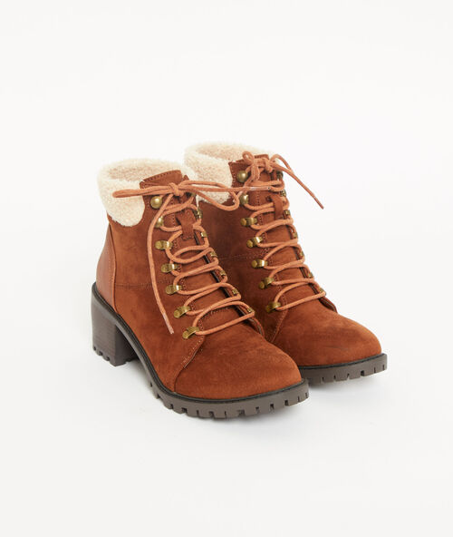 Botines efecto oveja con cordones c.camel.