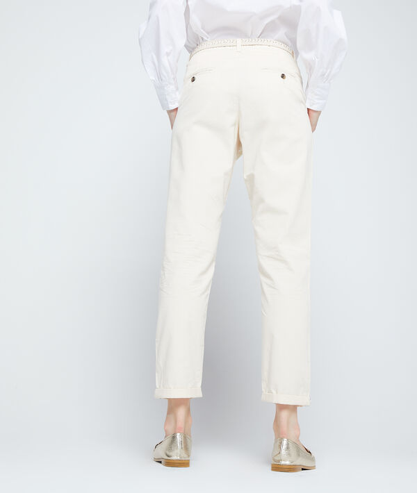 Pantalón chino con cinturón y algodón bio Pantalón chino con cinturón y algodón bio