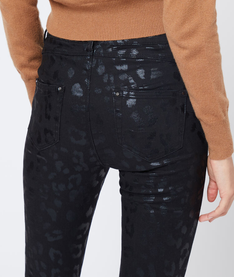 Vaquero estampado leopardo metalizado negro.