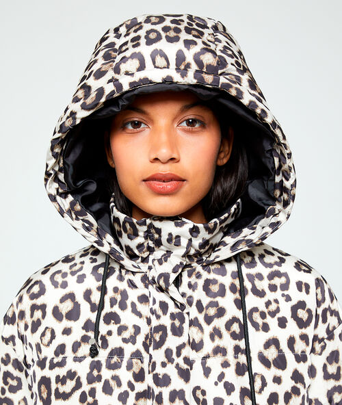 Chaqueta estampado leopardo negro.