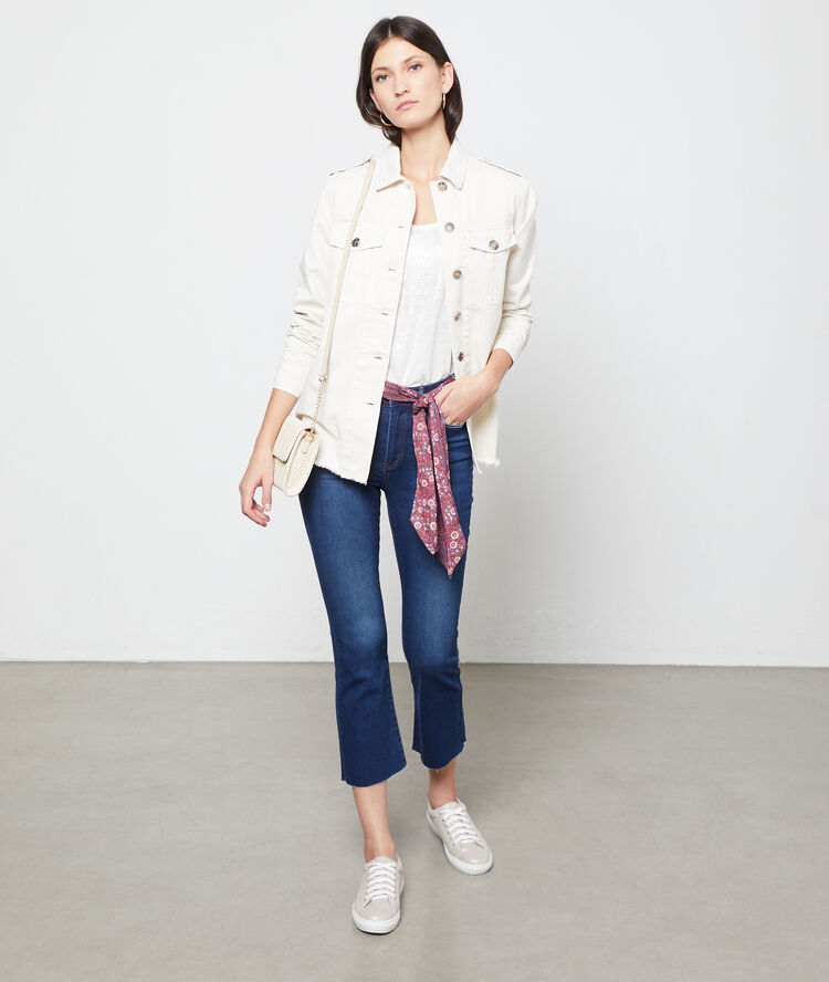 Chaqueta de algodón blanco.