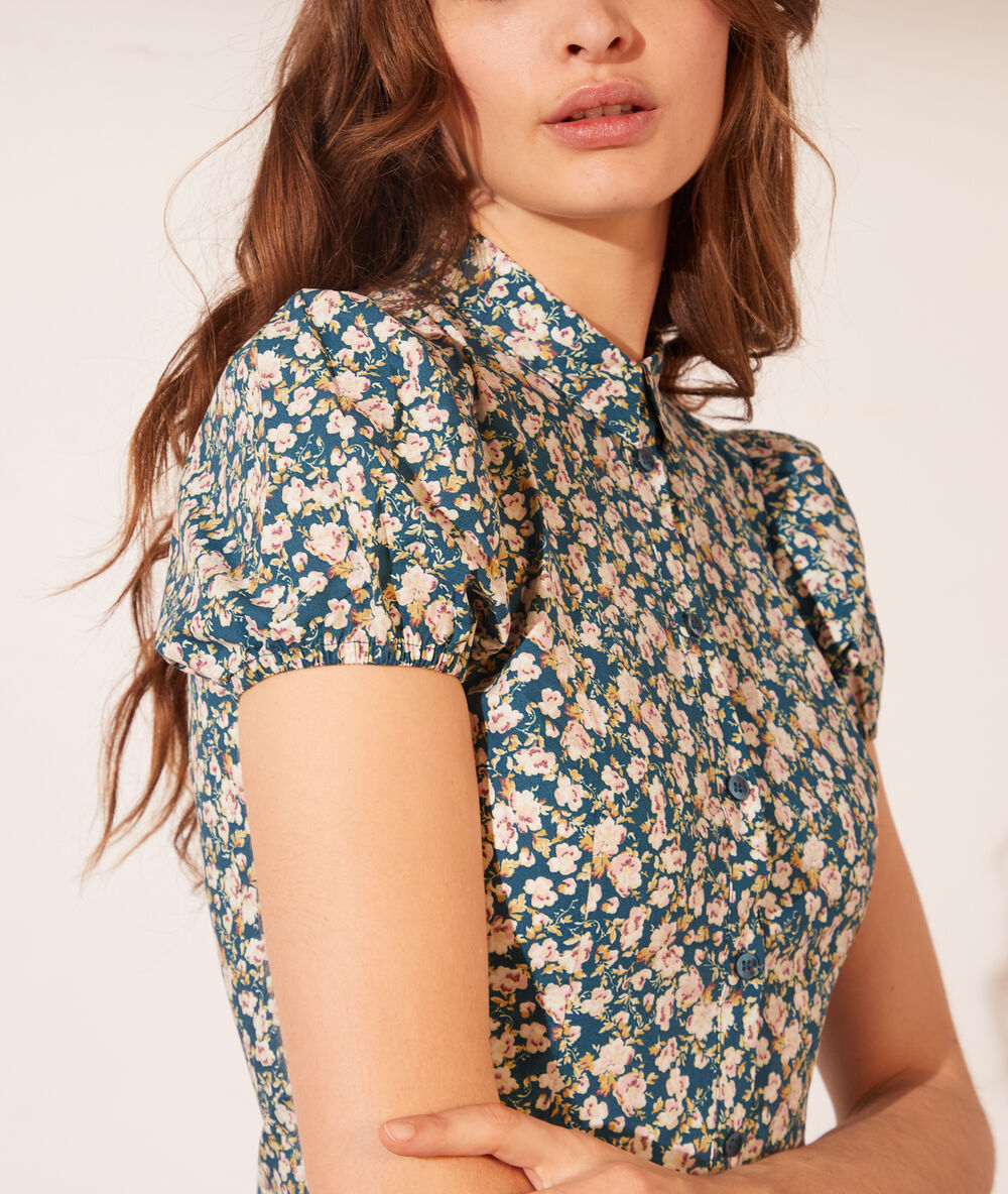 Vestido camisero estampado azul real.