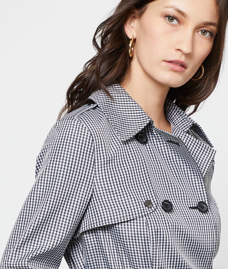 Trench estampado de cuadros vichy negro.