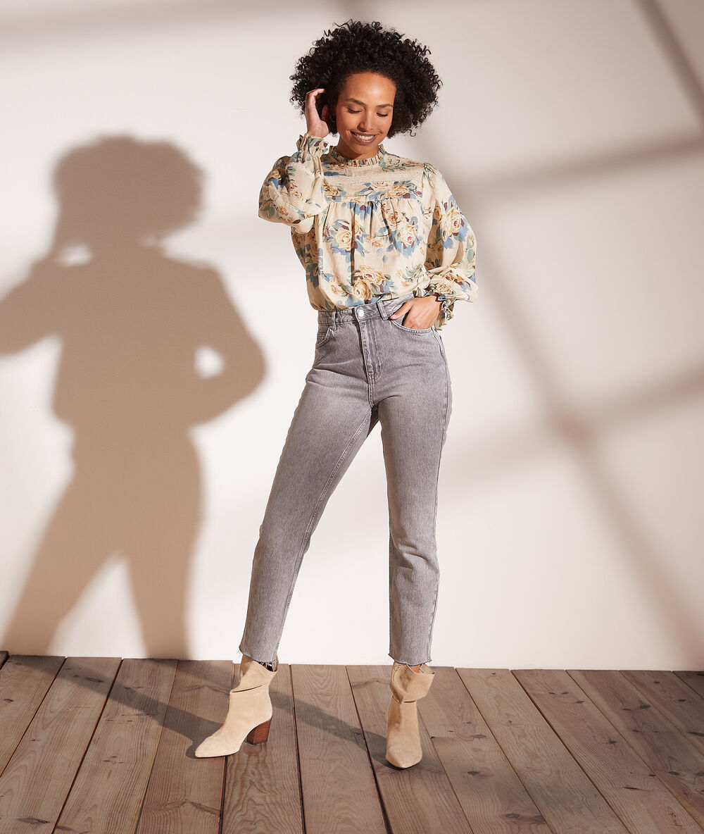 Blusa estampado floral crudo.
