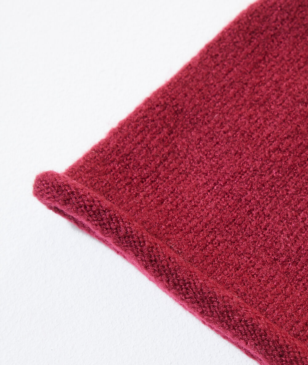 Bonnet rouge framboise.