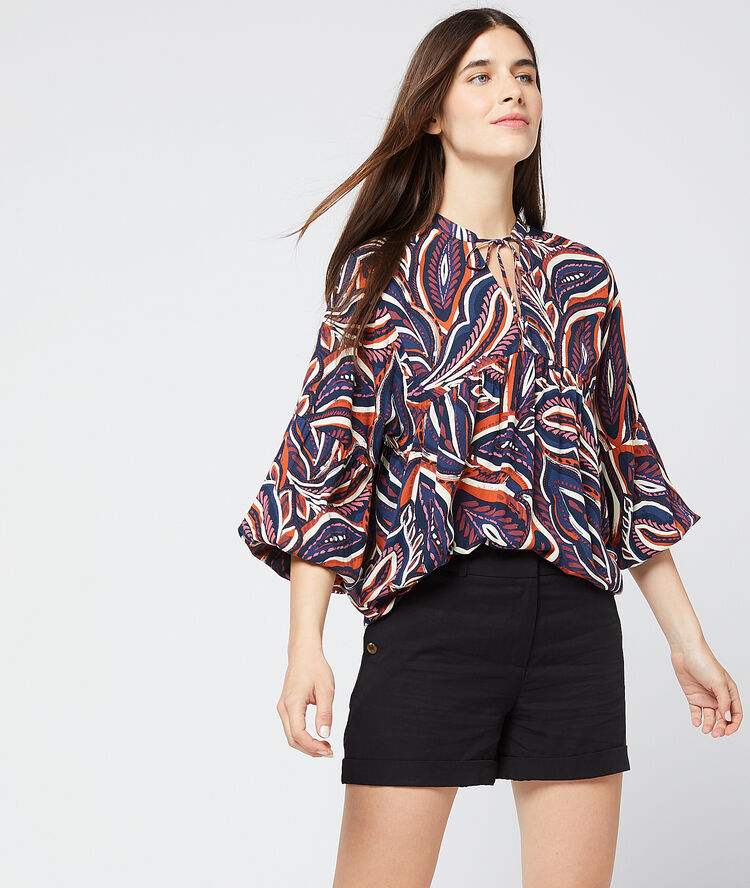 Blusa estampado floral azul.